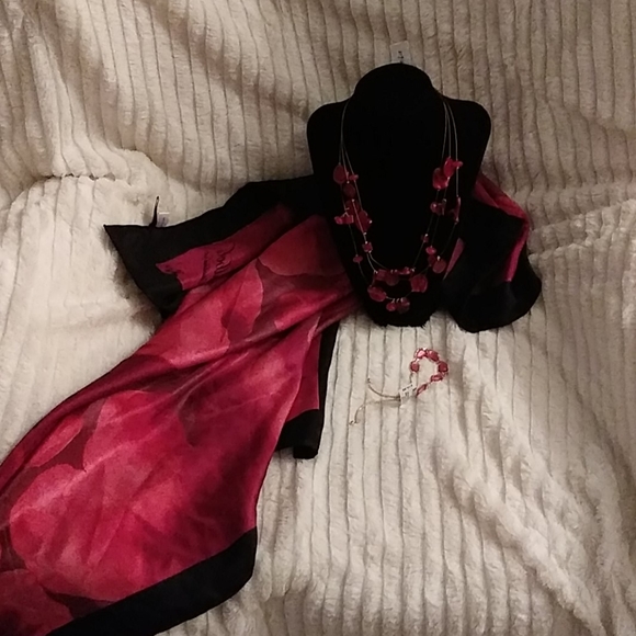 Macy's red illusion style necklace - Picture 2 of 5